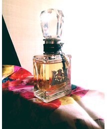 JUICY COUTURE | ジューシークチュール・オリジナル。フルーティ・フローラル・グルマン調。チュベローズにバニラなどお菓子の香りをてんこ盛り…と思いきやベースのウッディノートのおかげで、良いホテルのリネンのような香りに❤️(香水)