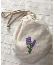 +K*(ハンドメイド) | リネンの布で丸巾着を作りました。ラベンダー柄の刺繍がポイント♪(バッグ)