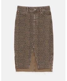 ZARA | レオパード柄スカート ¥4,990(デニムスカート)