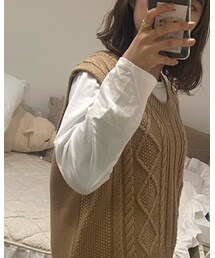 UNIQLO | 初投稿🦥 ブラウンやベージュ、アイボリーが大好きなのでそんな淡色のコーデを載せていきたいと思います🐵♡ 大学生なのでプチブラ多めです❕ (Tシャツ/カットソー)