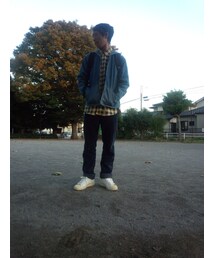 adidas | 後ろの木が色付き始めましたね(スニーカー)