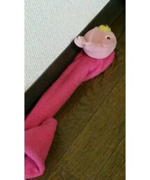 ﾏﾌﾗｰを引っ張って遊ぶ娘さん。 | その他