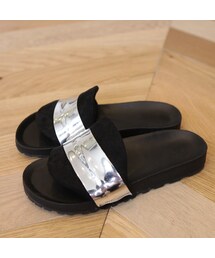 ワイドストラップメタリックスリッパサンダル(サンダル)