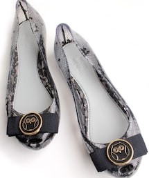 melissa | ultra girl

レース柄がかわいい( ´͈ ᗨ `͈ )◞♡⃛

かわいいんだけど…ムレる(´=ω=｀)
超ムレる。
オシャレは我慢ですね？(笑)(パンプス)