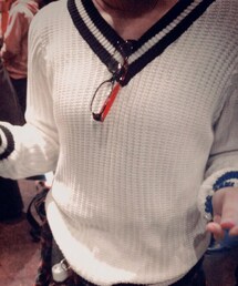 tiptop | 2015年流行の1つらしいですよ！
ラインニット
可愛いですねえ
裾？にも手首にもラインが入ってます！
いろんな使い方ができます！(ニット/セーター)