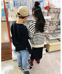 お友だちとのプレゼント交換のプレゼントを選ぶ2人🎄 | その他
