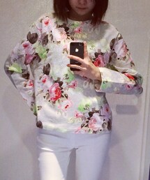 CARVEN | Carvenの花柄トップス。可愛すぎるので主役級トップスに決まる。(スウェット)
