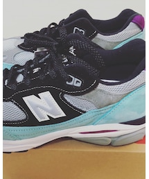NEW BALANCE | M9919 EC「991」のUK製モデルにUSA製「990 v3」のソールを融合したハイブリッドモデル「M9919」。 上質なピッグスキンスエード/メッシュアッパーをUKファクトリーイメージで表現したニューカラーを「M15009EC」「M7709EC」との“Cross Model Pack”で提案。(スニーカー)