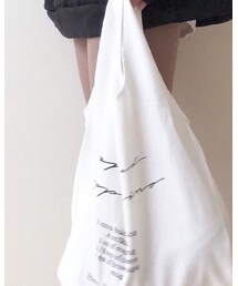 isn't she | トートバッグ