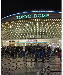 落選して入れなかったファン達😱 | 正面にあるガチャガチャ前(その他)