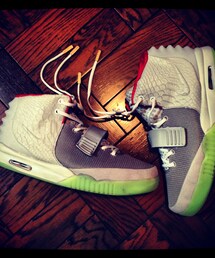 NIKE | YEEZY2(スニーカー)