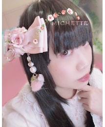 La Pafait | La Pafait/サテンリボン・グログランリボン・薔薇・パール・ビーズ・ストーン・ファーポンポンのぶら下がりチャーム付きリボンバレッタ(ピンク系)(バレッタ/ヘアクリップ)