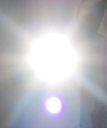 手鏡に反射させた強烈な光(その他)