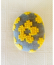 Handmade | 作家さんの、北欧糸で刺した、北欧モチーフのブローチ(ファッション雑貨)