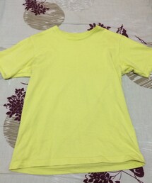 UNIQLO | UNIQLO 螢黃色T恤(Tシャツ/カットソー)