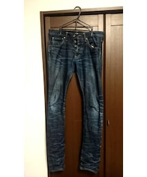 PLAIN | ストレッチ性がほぼ皆無な頑固者デニム。シルエット維持には有効かもしれない。(デニムパンツ)