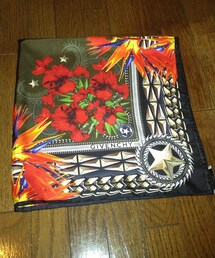 GIVENCHY | 極楽花鳥スタッズ転写シルクスカーフ

横84.5cm
縦86cm
(バンダナ/スカーフ)