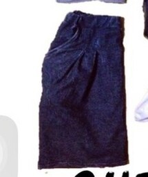 on the couch | スカート