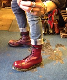 Dr. Martens | 赤色のマーチンブーツ
(ブーツ)