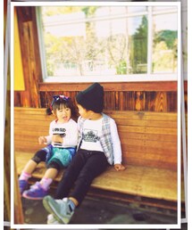 駅のホームでウキウキな2人 | その他