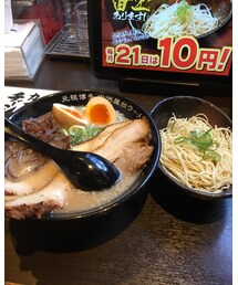 博多ラーメン巨大チャーシュー😋 | その他