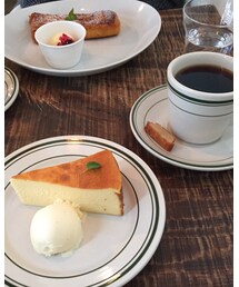 おいしいやーつ | チーズケーキとブラックコーヒー(その他)