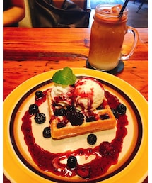 🔸今日のパンケーキ🥞 | 🔸グリーフルカフェ  ベリーのワッフル(その他)
