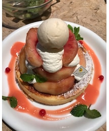 🔸今日のパンケーキ🥞 | 🔸アクイーユ(恵比寿西)  桃と自家製カスタードフラン  1640円  9/8まで限定✨(その他)