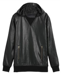BAGARCH | 本格ラムレザーを大胆に使用した、インパクト抜群なプルオーバータイプのフーディージャケットです。サイドはZIPになっており、脱着の際も違和感なくご使用頂けます。裏地にはナイロンタフタをあててあるため、アウター感覚でもご着用頂ける万能な一枚となっております。(その他アウター)