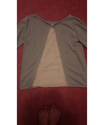 … | トップスの後ろ(Tシャツ/カットソー)