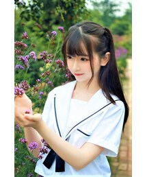 Maepyon's sailor suit. It looks good. A purple flower looks good on a white shirt.(シャツワンピース)