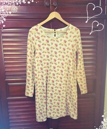 on the couch | 白ワンピース(ワンピース)