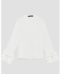 ZARA | V-neck blouse with long sleeves and bows.(シャツ/ブラウス)