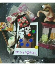 今頃ハロウィーンの話題 | 被ったお面とトリート達とミギー(ラッピングキット)