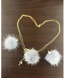 頂き物♡ | お誕生日プレゼントに頂いたファーのアクセサリー♡ネックレスとピアスお揃い♡(ピアス（両耳用）)