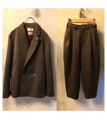 masterkey | 【masterkey×GO!DON】gibier . クラッシックなのに今を感じるオチ感のあるジャージの様な素材→ホイップドスキンを使用したダブル仕様のセットアップです!! 裏地にも機能素材を使用して いて、ストレッチ・吸汗・速乾・シルリード加工により吸汗性・速乾性に優れた素材を使用してます。 . キチンとしてるのに、リラックス感もあるハイブリッドSETUPです!! (スーツジャケット)