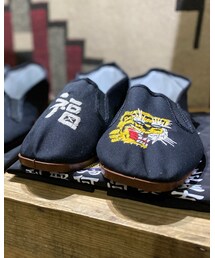 GO TO HOLLYWOOD | 【GO TO HOLLYWOOD】× 【BRU NA BOINNE】 コラボカンフーシューズ  『BRU NA BOINNE』とのコラボカンフーシューズ。 中国のモノつくりの面白さを活かしたBRU NA BOINNEの新ライン"Let's 功夫(カンフー)" 手刺繍ならではの表情が魅力的で、ひとつひとつ違う個性が光るアイテム。 (その他シューズ)