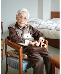 おばあちゃんのにらめっこーで | シャツ/ブラウス