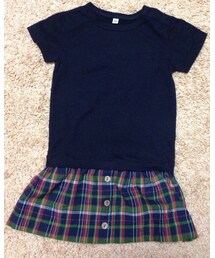 リメイク | 無印Tシャツに端切れ布を縫い付けています。(ワンピース)