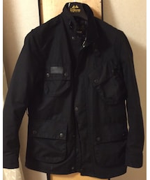 Barbour | インターナショナル SLモデルです。別売のファーライナーの取り付けが可能です。ライナーを装着すれば真冬でも問題なく着れますが、少し重く感じることがあります。(ライダースジャケット)