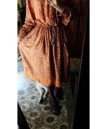 Holiday Apartment | 橘色民族風洋裝~~腰部有抽繩設計，裙擺有多彩的點點，可愛い*_*(ワンピース)