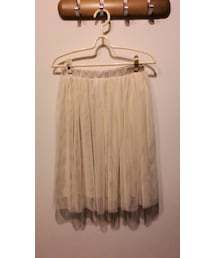 KBF | 很透風清涼的紗裙，是春夏秋的好夥伴!
我看model的示範穿搭把她穿的很OL就是了，也是別有一番風味。(スカート)