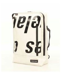 FREITAG | 日本のショップには柄指定なしで送られて来るようで、店頭では良いデザインの物は選べません。
勇気が要りますがメーカーのオンラインショップで買いましょう。好きなデザインに出会えると思います。
http://www.freitag.ch/onlinestore
オーダー後送られてくるメールもジョーク交えて楽しいですよ！(バックパック/リュック)