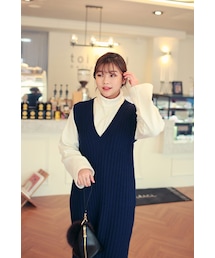 Vネックロング丈ニットワンピース (ドレス)