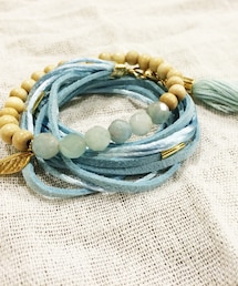 スウェードとサテンコードのブレスレット
●アイスブルー
http://www.creema.jp/exhibits/show/id/493377
(ブレスレット)