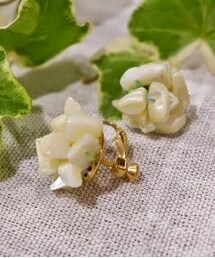 マザーオブパールのイヤリング
http://www.creema.jp/exhibits/show/id/567653(イヤリング)