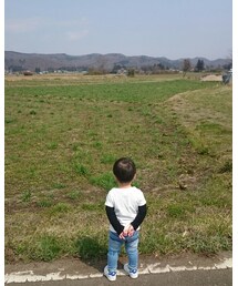 うしろに腕組み景色眺める | その他