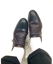 足元 | 白ソックスでモードカジュアルにしてご賞味くださいませ。(シューズ)