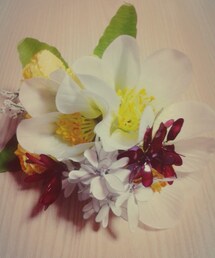 手作り | ハンドメイドのイヤーカフ
100均の造花とマニキュアフラワーでつくりました！(その他ヘアアクセサリー)