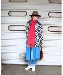 赤マフラー  白ヒールブーツ | インテリア